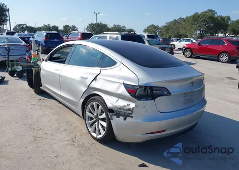 2018 Tesla Model 3 Long Range/Mid Range из США, поврежденный, VIN 5YJ3E1EA3JF032076